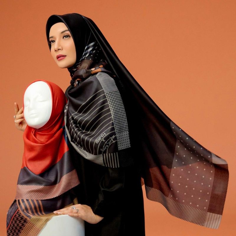 Deenay X Zaskia Sungkar Deenay Sparkle Black Deenay Original