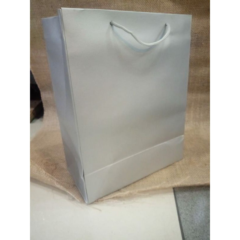 

paper bag buku silver bahan tebal isi 12 pcs terlaris