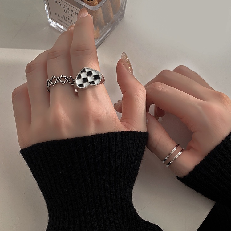 Set Cincin Desain Papan Catur Hati Warna Silver Untuk Wanita