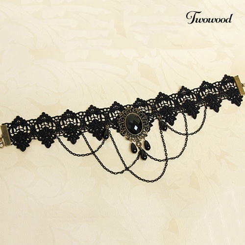 Kalung Chokers Bahan Lace Hollow Warna Hitam Gaya Retro Gothic Untuk Wanita