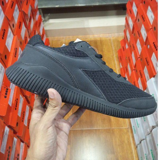 Diadora Eagle 3 Black Sepatu Running Olahraga Lari Pria Men Original