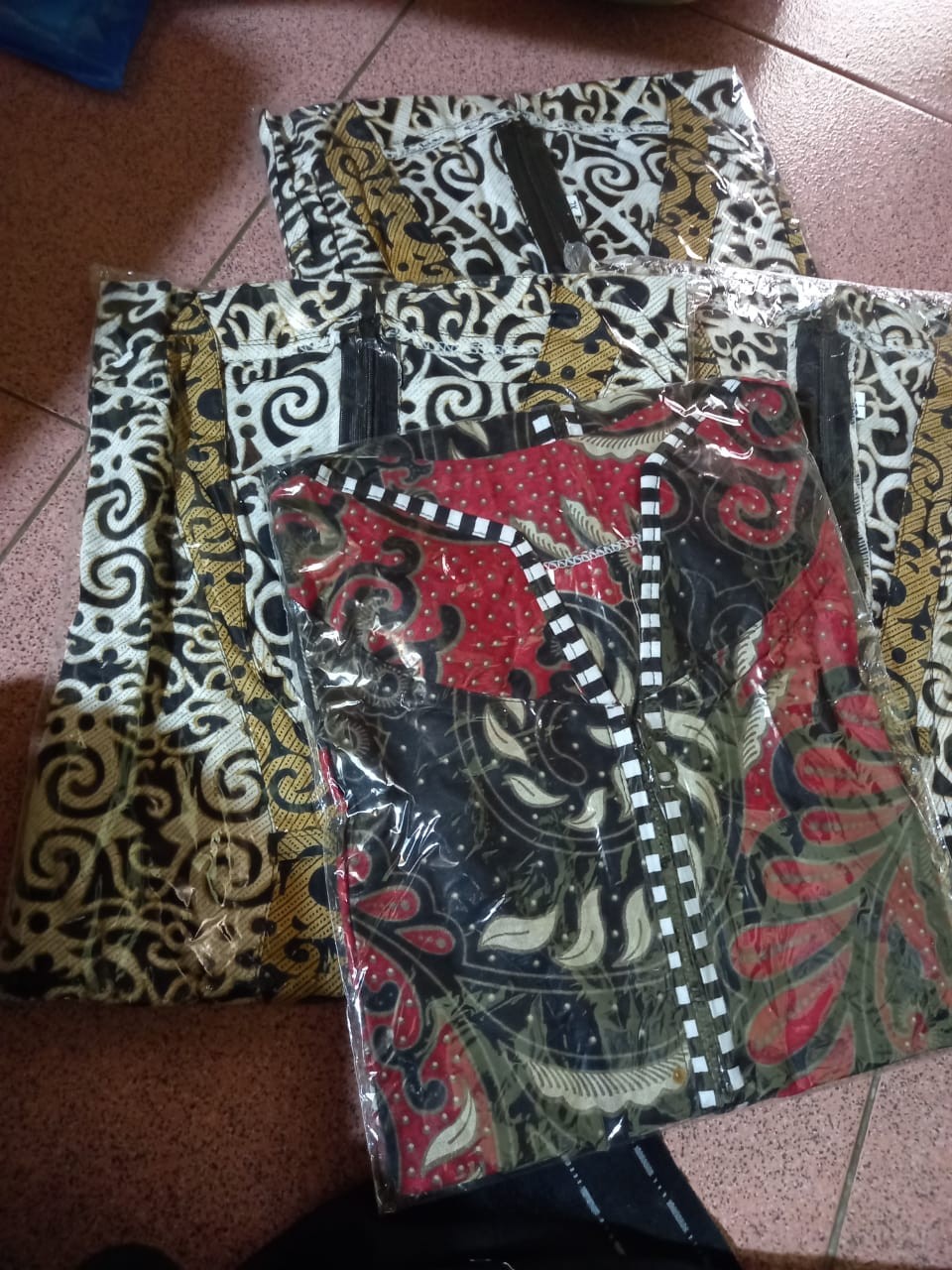 Blouse Batik Modern  | Atasan Batik Wanita Belah Tengah | Free Masker | Pekalongan