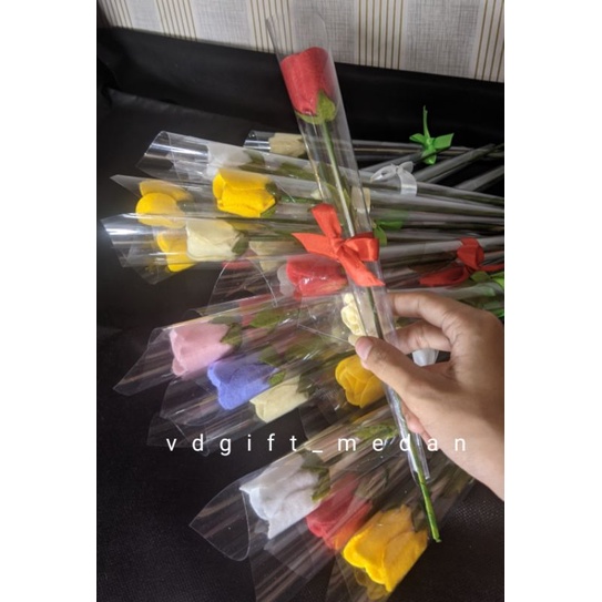 Bunga Mawar Flanel Satu Tangkai / Buket Bunga Wisuda