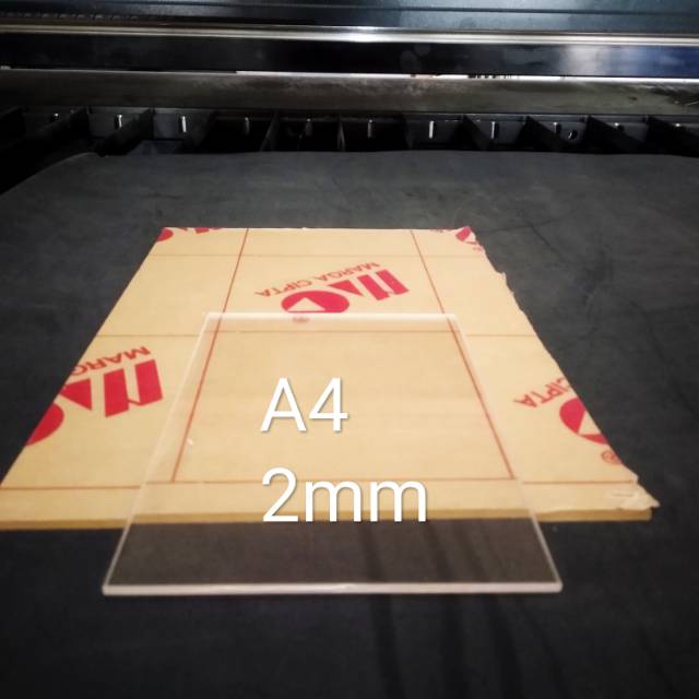 

Acrylic lembaran /akrilik A4 2mm/ akrilik warna bening/clear/ transparan/mika (21x30cm)