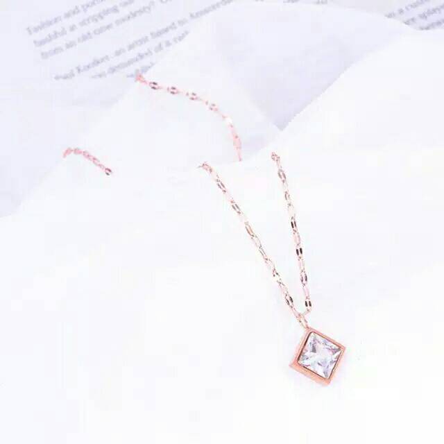 GG kalung Aksen Persegi Batu zircon Titanium Lapis Emas 18k Rose Gold#KL-167