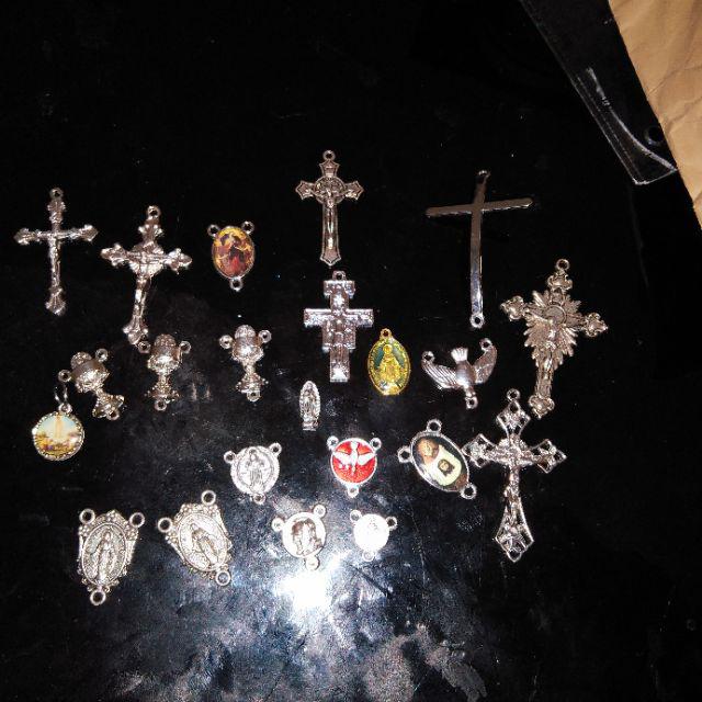 Salib Rosario Benediktus Bunga