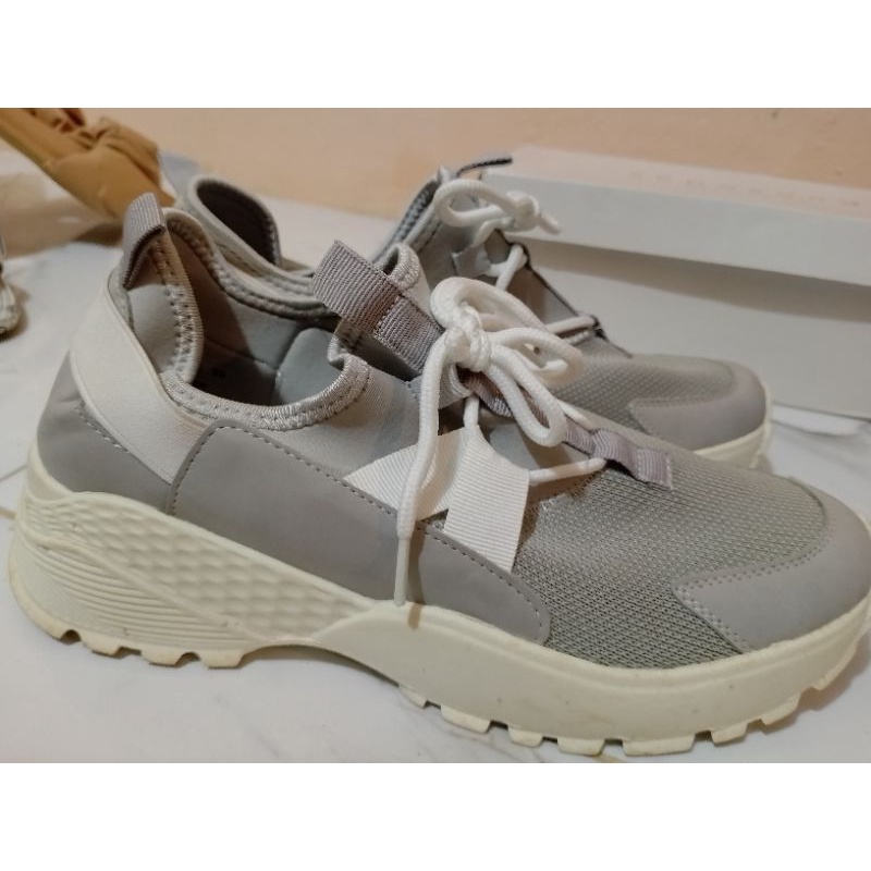 sepatu sneaker wanita Amanda Jane's