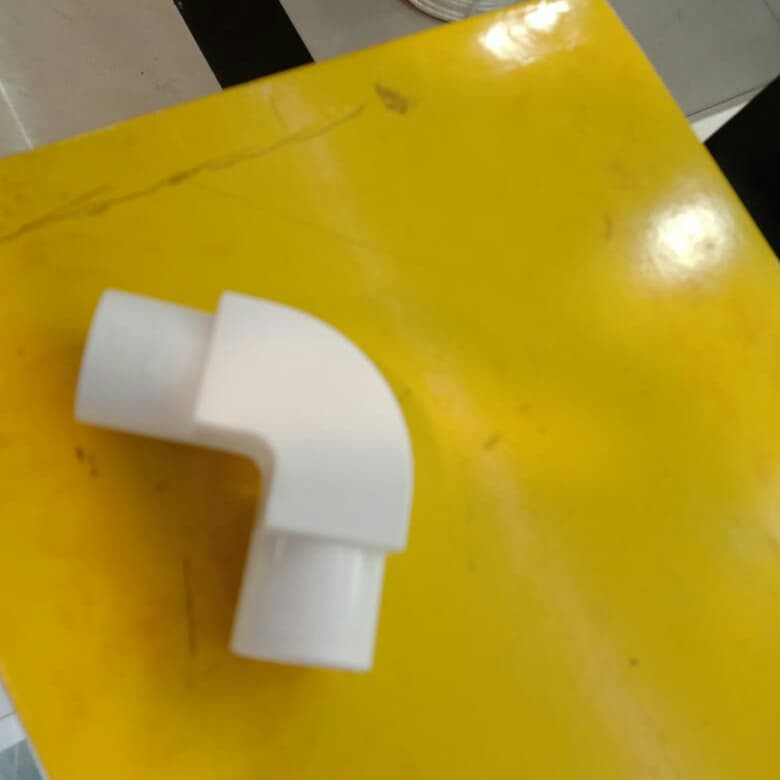 ELBOW PIPA PVC 20 MM boss