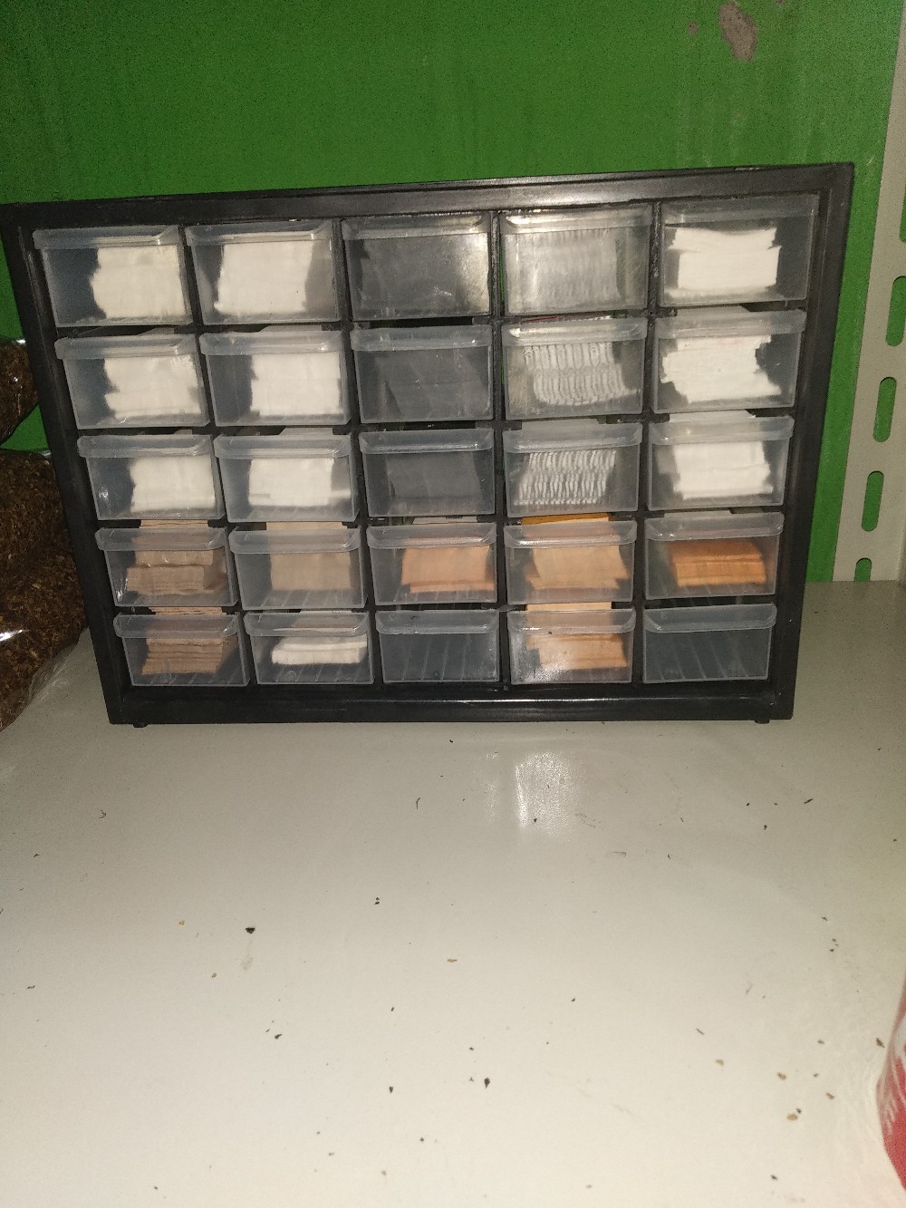 Rak / Kotak Komponen 25 Slot ( Partisi) Kenmaster