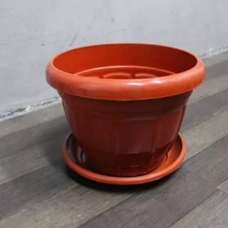 Pot bunga tanaman dengan tatakan plastik coklat 24CM Pot bunga tanaman dengan tatakan plastik coklat 24CM