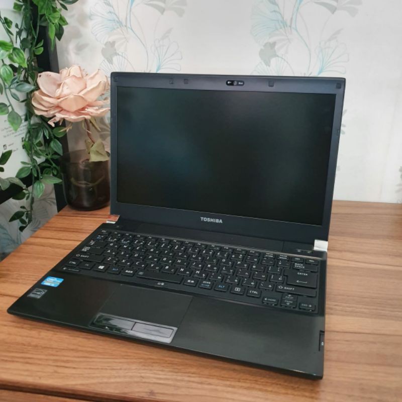 LAPTOP TOSHIBA DYNABOOK GRADE TERBAIK SECOND SEPERTI BARU