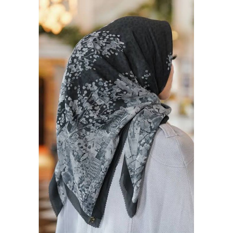 READY Buttonscarves New York Black Fifth Avenue