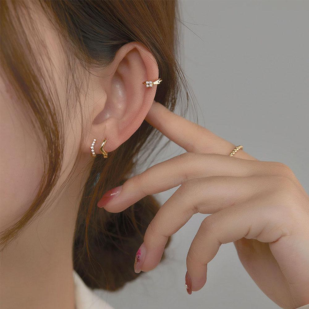 Mxbeauty Anting Klip Trendi Bunga Kecil Perhiasan Berlian Indah Sederhana Anting Pejantan