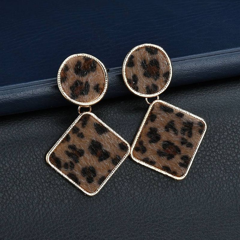 Siy 1 Pasang Anting Tusuk Gantung Wanita Bahan Alloy Desain Geometri Print Leopard Gaya Vintage / Minimalis