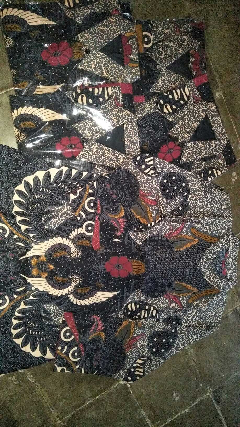 Batik Solo Kemeja Batik Pria Lengan Panjang Peksi Ungu Dillan Lapis Furing Dewanta Akhsa Devandra