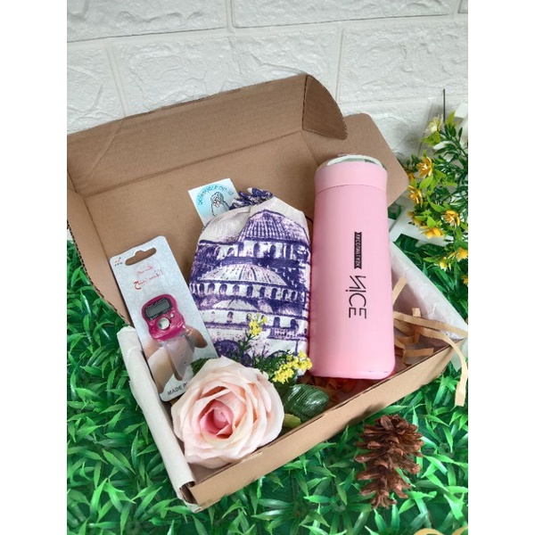 

HAMPERS BOX MURAH/TRAVELING/KADOULANGTAHUNMURAH/LEBARAN/SAJADAH/TASBIH/GIFTBOXMURAh