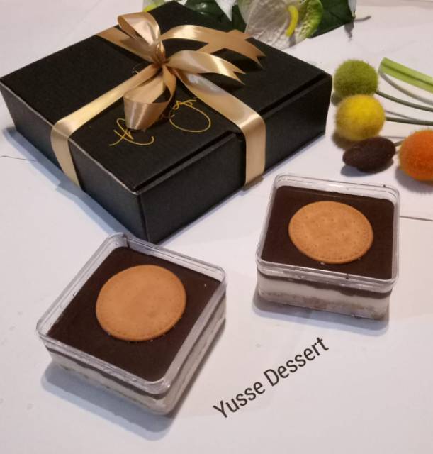 

DESSERT REGAL by Yusse. 1 Pax = 4 Box Size 100x100x70mm. Netto 400ml. Komp : Coklat-Regal-Keju-Susu.