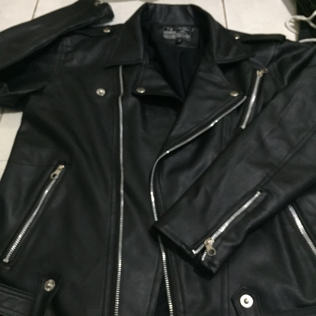 Jual Preloved Jaket kulit wanita merk Holyland ( mirip Zara )