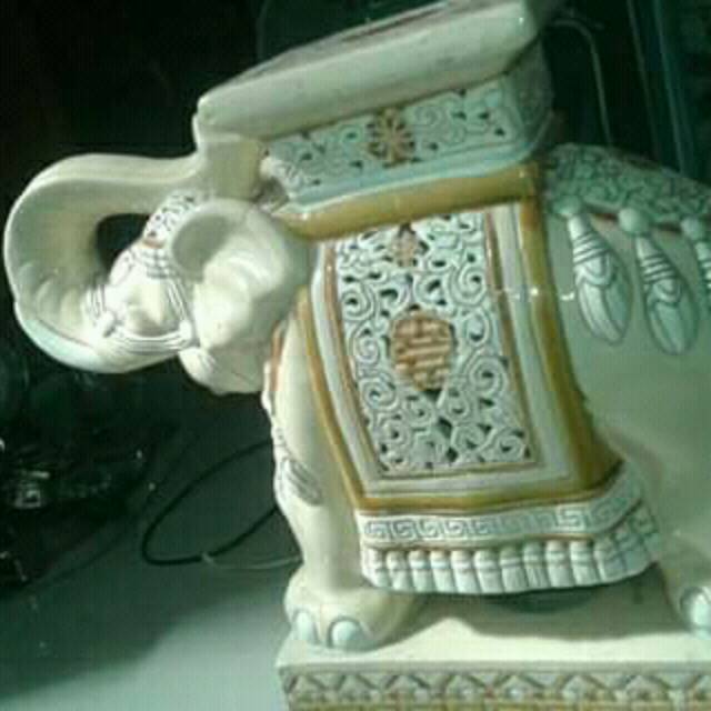 Patung gajah thailand