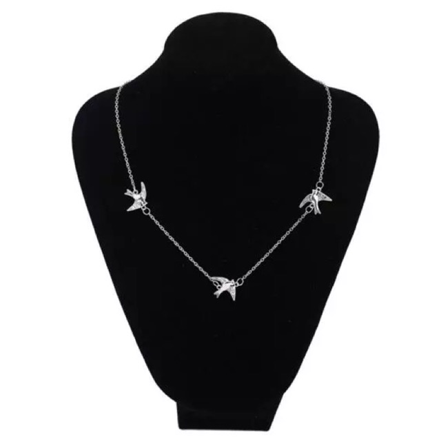 Kalung 3 small birds with distance