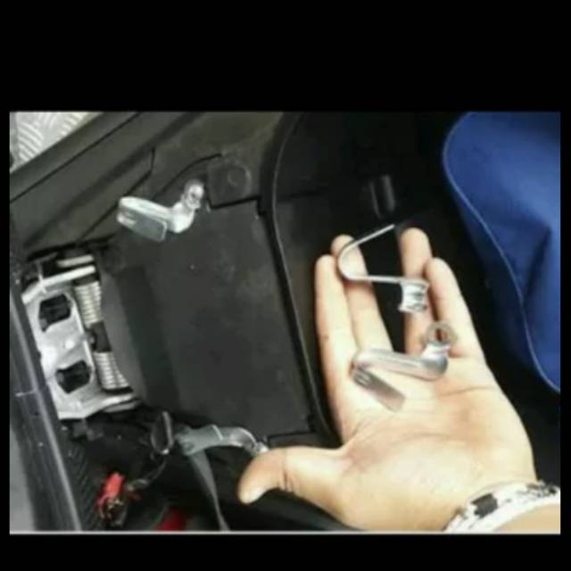 Hook Helm di Jok NMAX Lama 2015 - 2019 / Gantungan Helm Yamaha Nmax Old 2015 - 2019