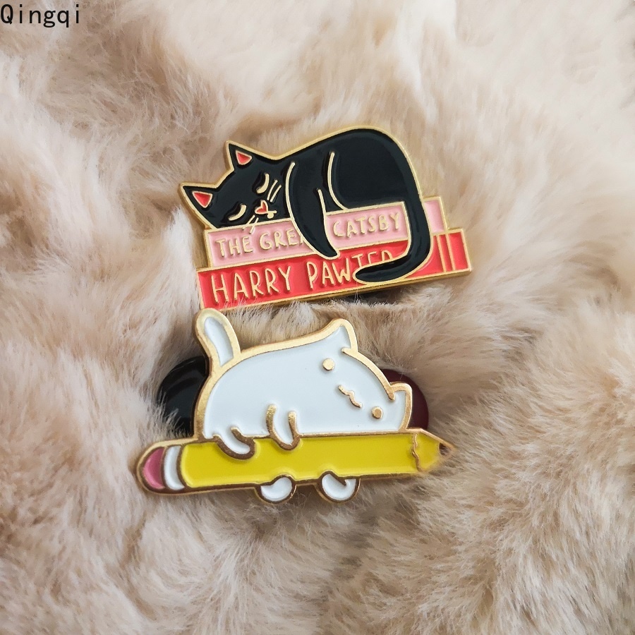 Bros Pin Enamel Bentuk Kartun Kucing Tidur Warna Hitam Untuk Anak