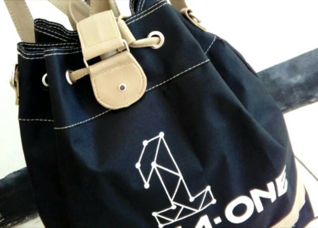 TAS KPOP WANNA ONE (2IN1) BAHAN DINIR