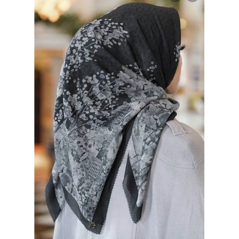 Buttonscarves New York Reborn in Fifth Avenue