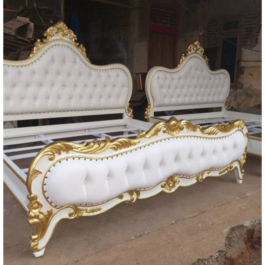 Tempat tidur ukir dipan jepara gold putih queen mewah