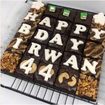 

Brownies Fudgy Custom Ultah - L