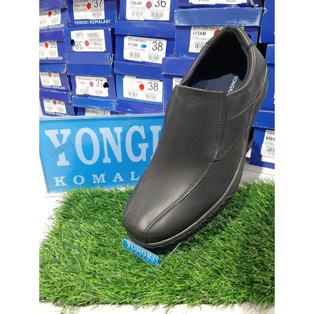 Sepatu Pria/Yongki Komaladi