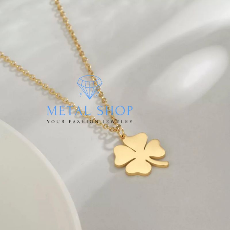 Kalung Titanium Wanita Dengan Liontin Clover Anti Karat