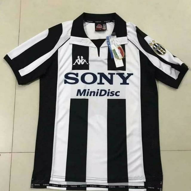 JERSEY BOLA RETRO JUVENTUS HOME CENTENARY 1997 GRADE ORI