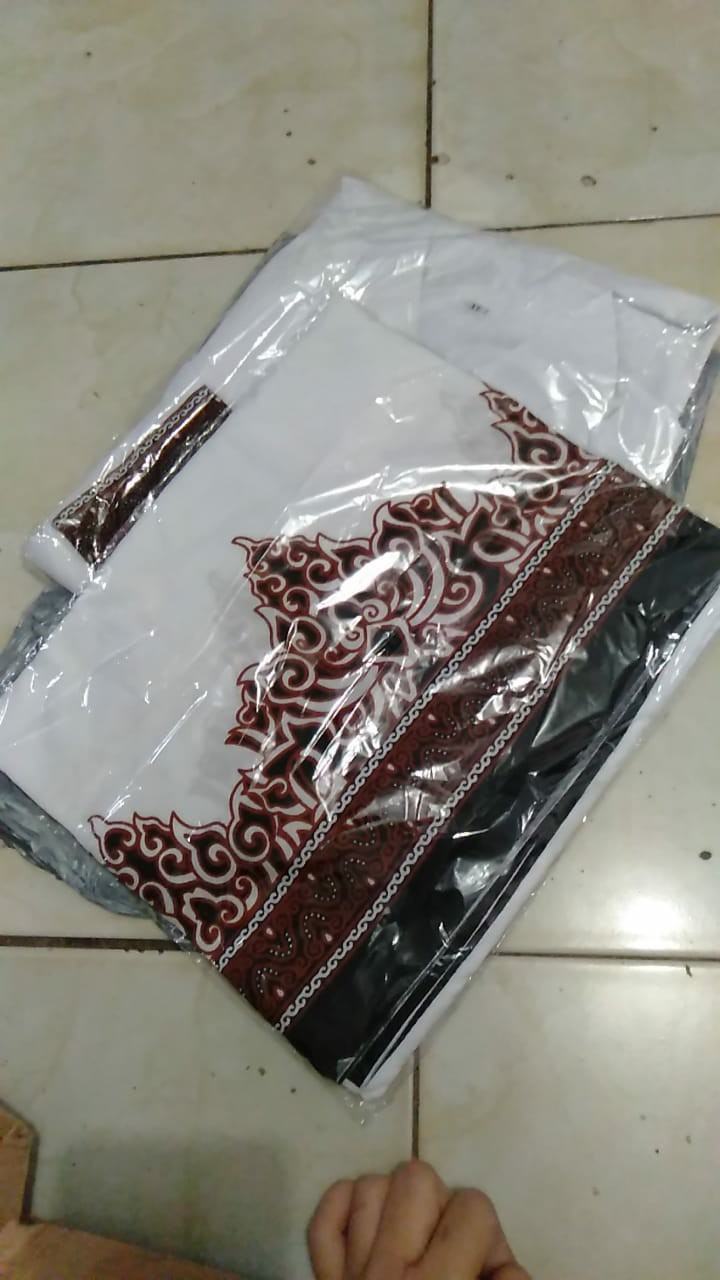 Batik Solo Trendi Tumpal Putih Set Sarung Dan Koko