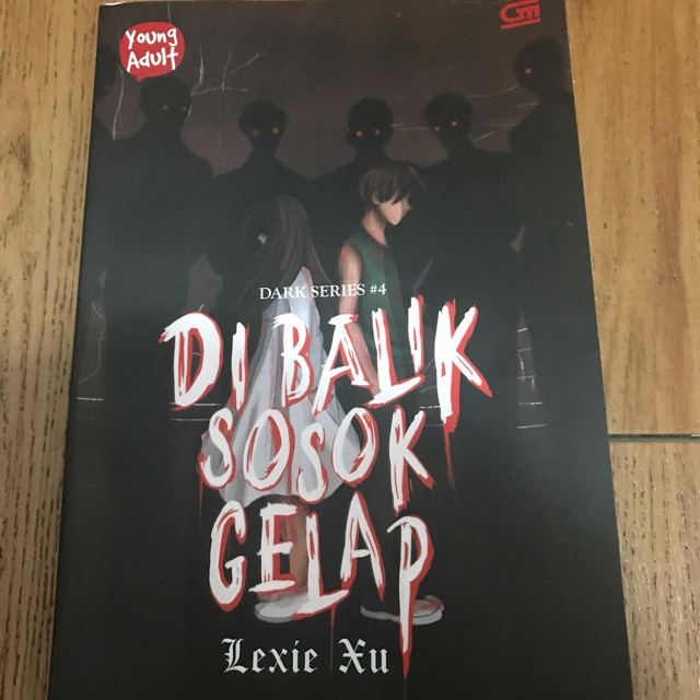 Lexie xu di balik sosok gelap