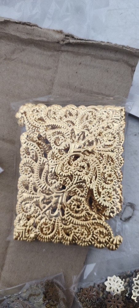 Lempengan Sudut Besar Emas 7,5 Cm (lusin)