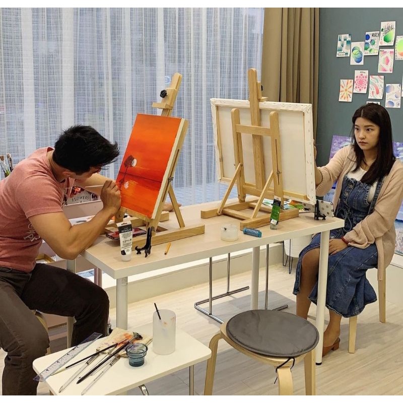 

WOODEN EASEL AND PAINTING KIT