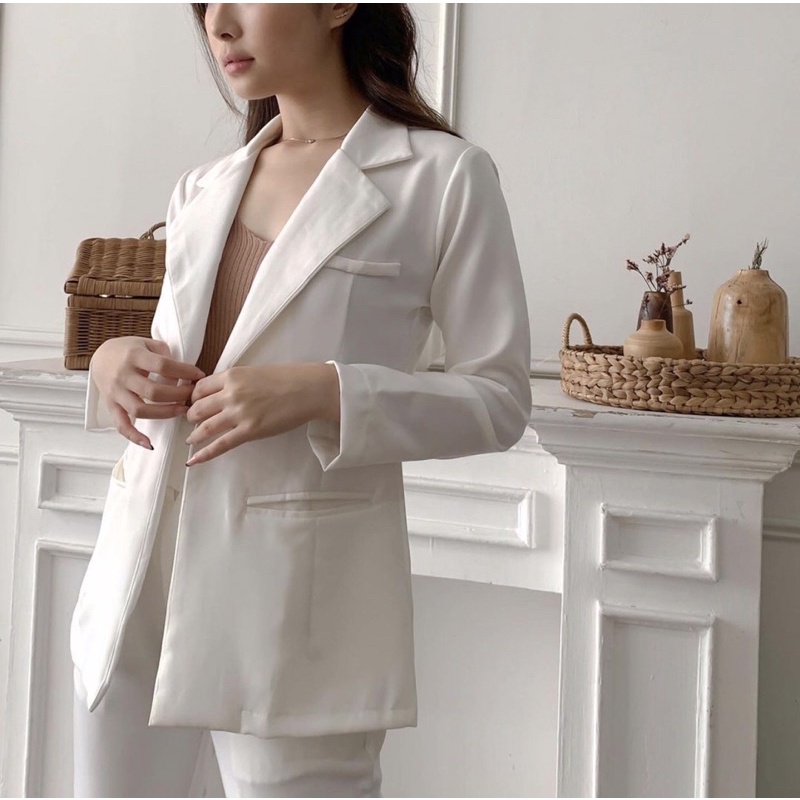 LARA BLAZER WITH POCKETS - BLAZER FORMAL KANTOR POLOS KOREA - JAS LENGAN TANGAN PANJANG - PAKAIAN WANITA - HADIAH / KADO ULTAH CEWEK