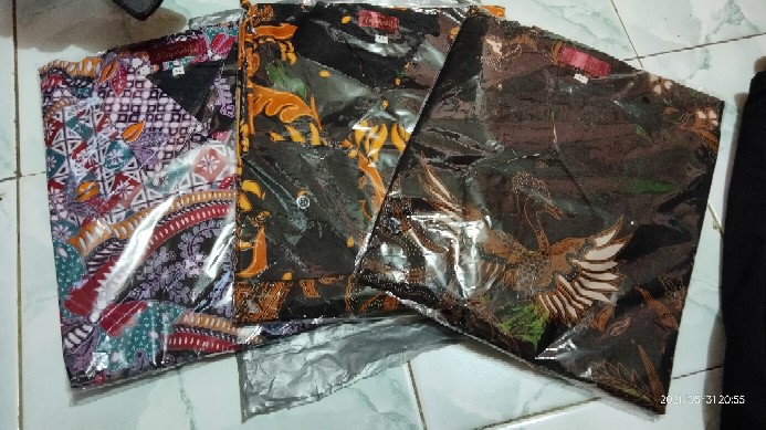 Atasan Kemeja Batik Pria Lengan Pendek Modern Premium Kupu Ungu Full Furing Rajasakti Solo Ori