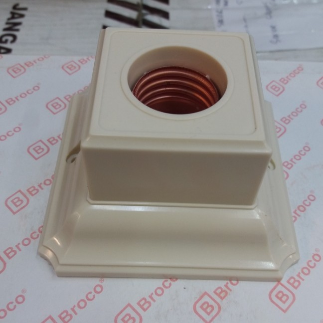 Broco Fitting Plafon Besar / Fitting Segi E27 Art.1210