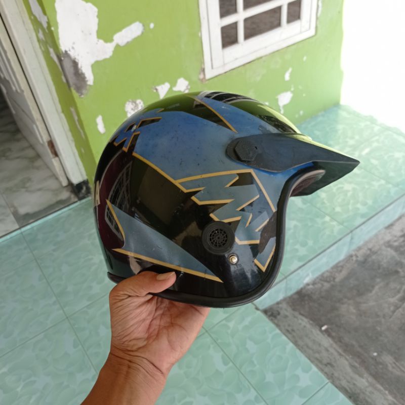 helm yamaha jadul biru hitam