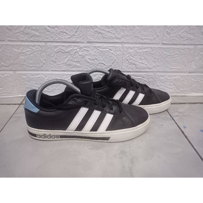 sepatu second/thrift adidas daily team