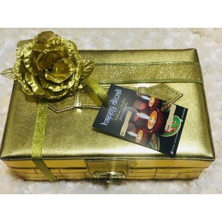 

Mini Suitcase of Roasted Salted Nuts 3 Jars / Kado Hamper