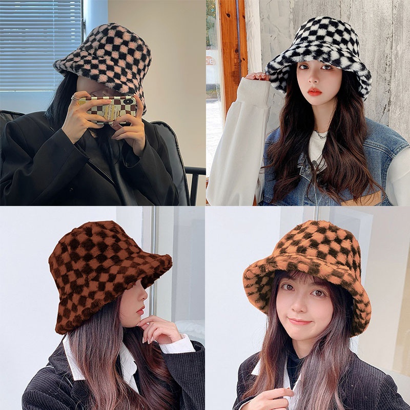 Topi Bucket Bahan Plush Tebal Hangat Motif Kotak-Kotak Hitam Putih Gaya Korea Retro Untuk Wanita