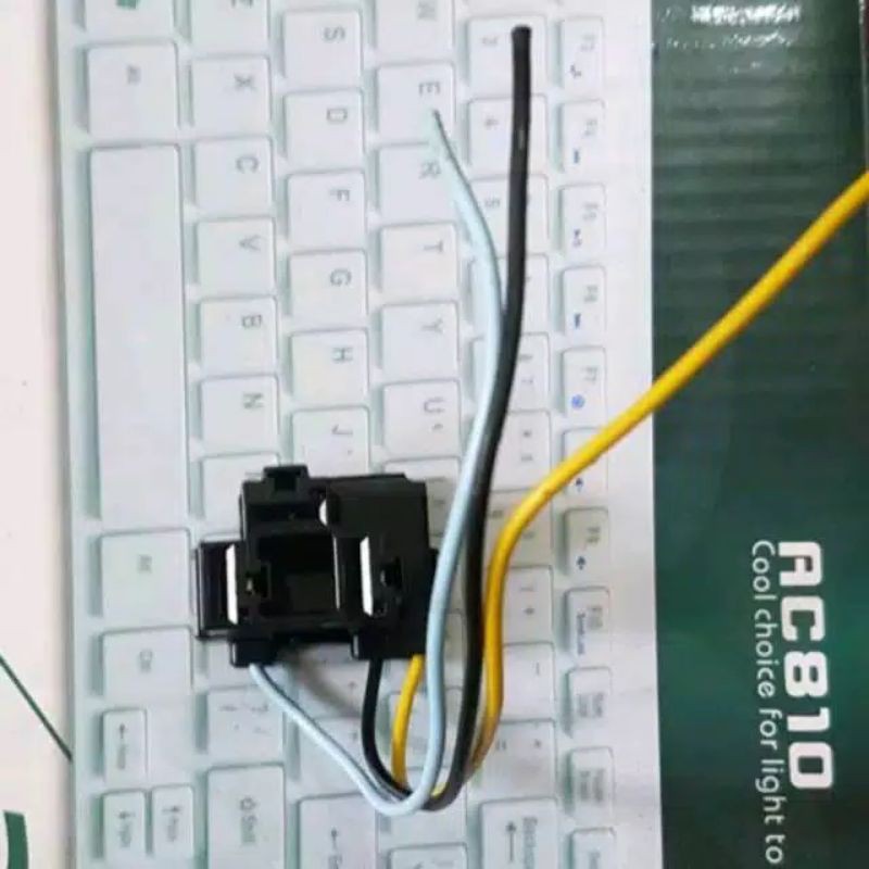 SOKET FEMALE LAMPU DEPAN HEADLAMP HL TIPE H4 MOBIL MITSUBISHI / TOYOTA / HONDA ORIGINAL