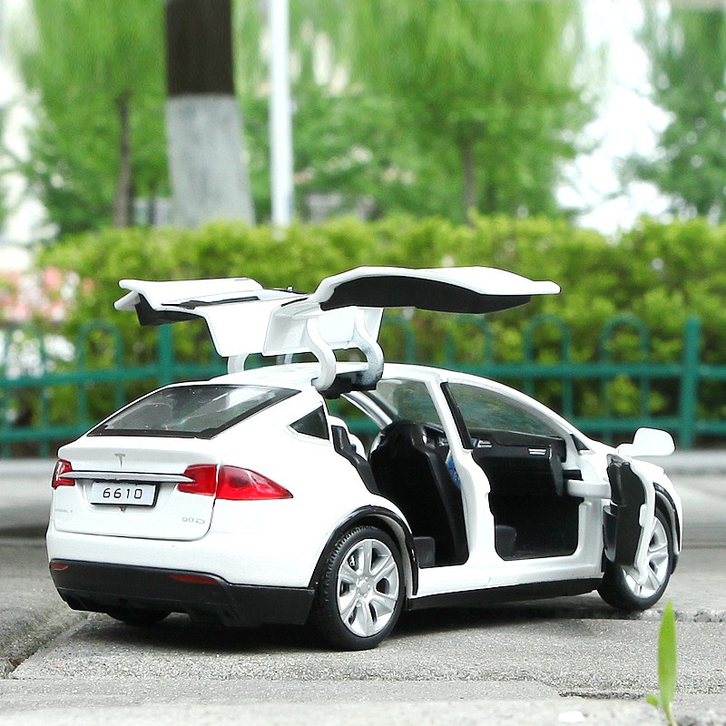 01 32 Tesla Model S Suara Paduan Model Mobil Pull Kembali Dan Mainan Cahaya Pintu Gull Wing Enam Pin Shopee Indonesia
