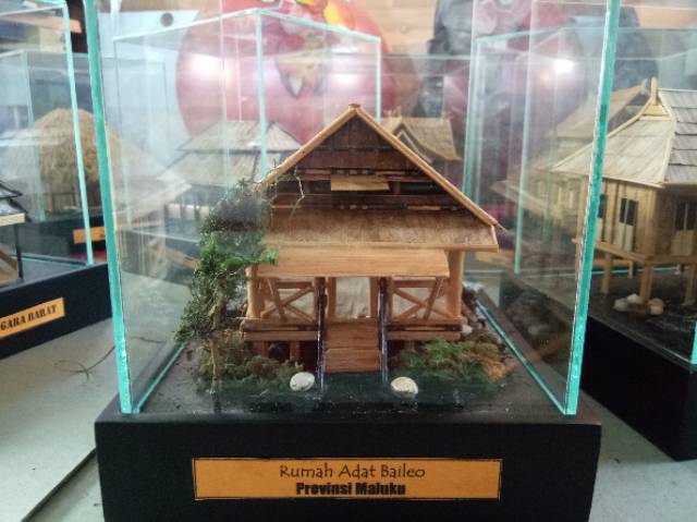  Gambar  Rumah  Adat  Baileo Maluku Terbaik