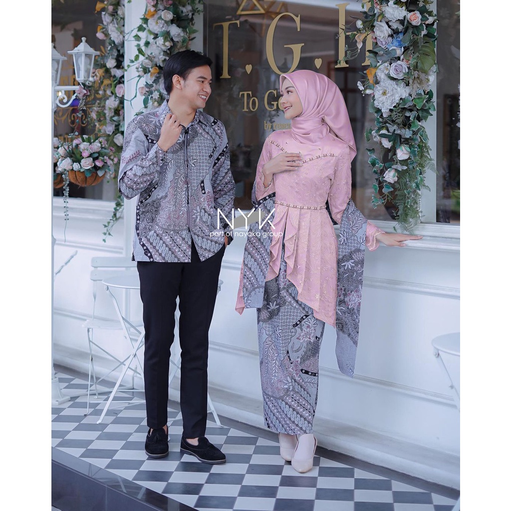 BAJU COUPLE PASANGAN KEBAYA WISUDA - BATIK COUPLE AZKIA TULLE MUTIARA - KEBAYA COUPLE LAMARAN - SET COUPLE BATIK MODERN - TUNIK COUPLE KEBAYA BROKAT MUTIARA