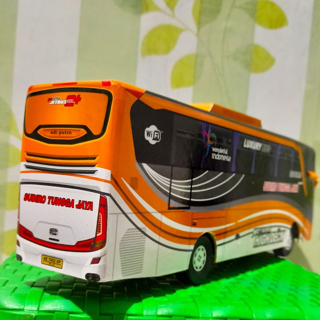 Miniatur Bus bis / mainan bus bis Sudiro Tungga Jaya