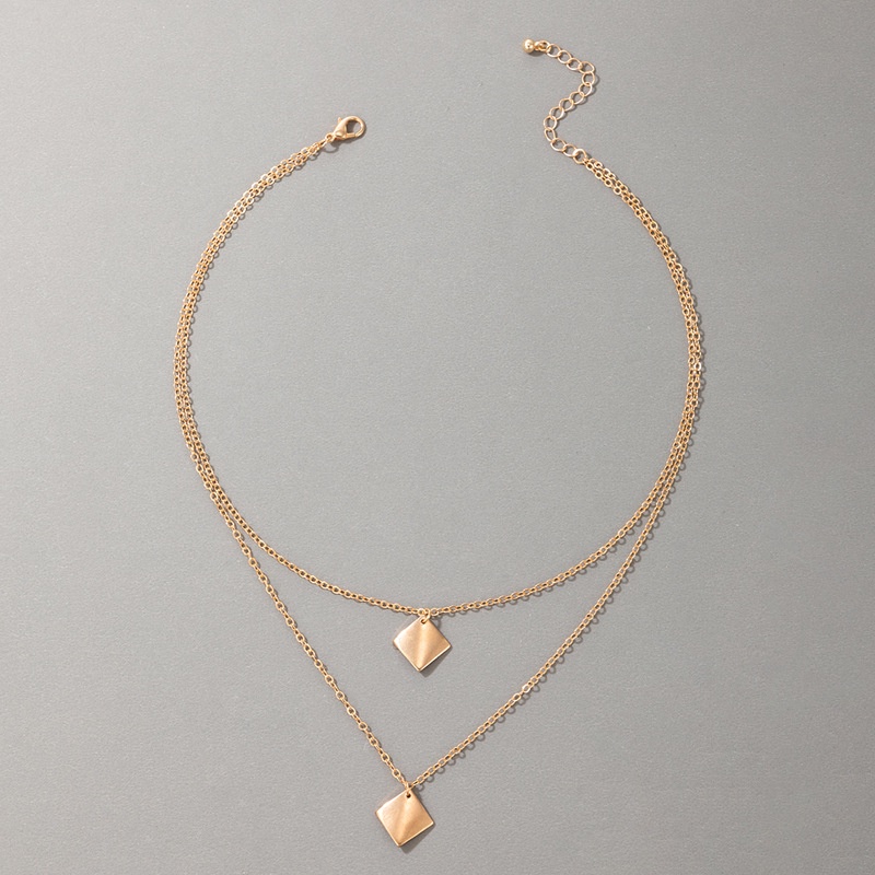 Kalung Liontin Bentuk Kotak Bahan Alloy Aksen Berlian